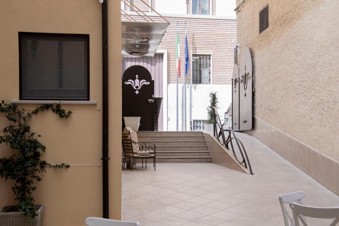 Palazzo Sant'Elena Hotel Foggia Exterior photo